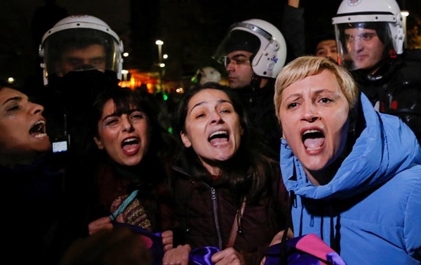 У Туреччині затримали демонстрантів проти феміциду