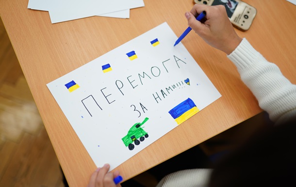 Маленькі українці передали розвідникам понад 1500 малюнків