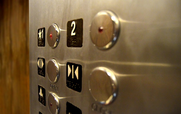 In Kyiv, a woman went into labor in a stuck elevator