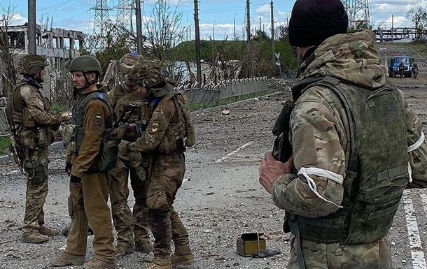 В Донецке собираются  судить  около 70 военных ВСУ и  азовцев  - СМИ