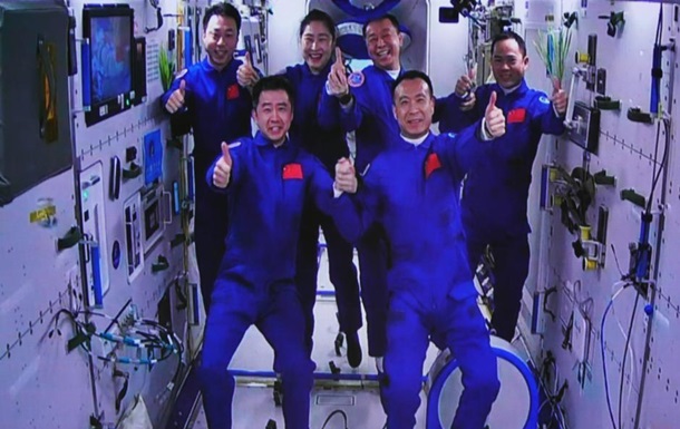 China is conducting a crewed orbit in space for the first time