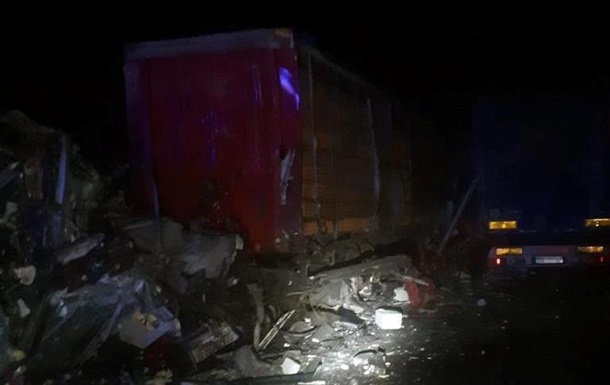 На Львівщині в ДТП загинули двоє водіїв вантажівок