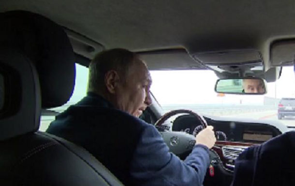 Putin crossed the Crimean bridge
