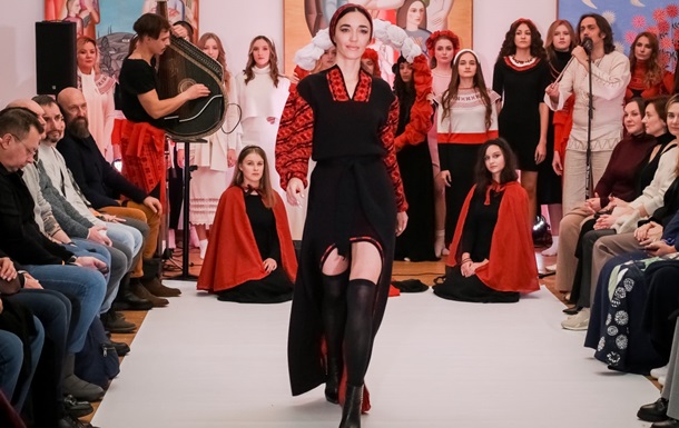 Healing ethnic clothing presented in Kyiv