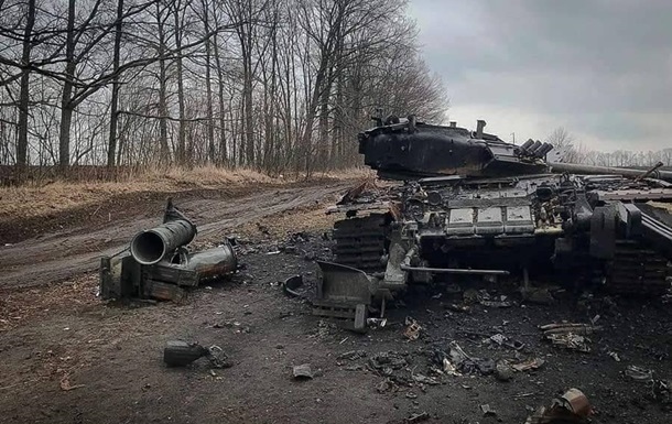 Українські військові знищили ворожий танк Т-80