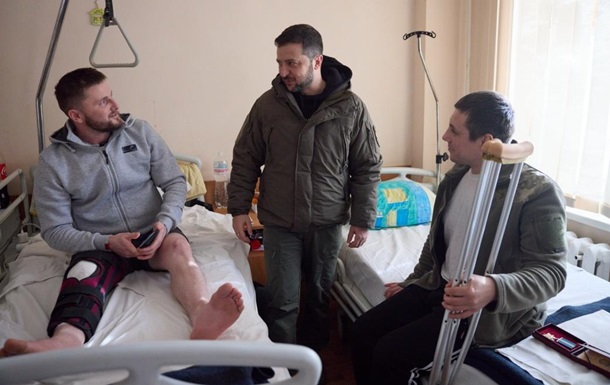 Зеленський відвідав військовий госпіталь на Харківщині