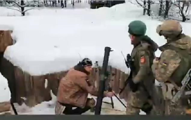 Військові показали навчання ТрО та ЗСУ біля кордону Білорусі