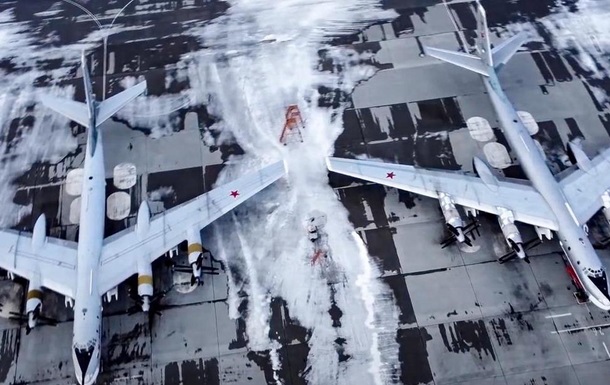 Радянські дрони? Що відомо про вибухи на аеродромах РФ
