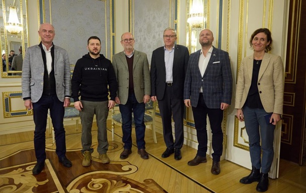 Зеленский встретился с тремя министрами Словакии