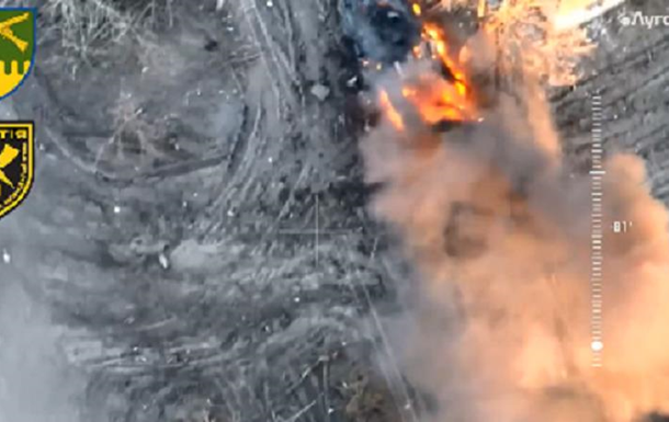 Військові показали знищення ворожого БТР біля Сватового