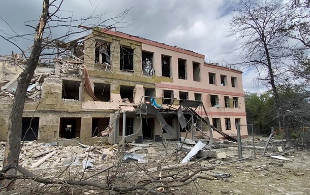 РФ пошкодила та зруйнувала понад 2,8 тис. навчальних закладів в Україні