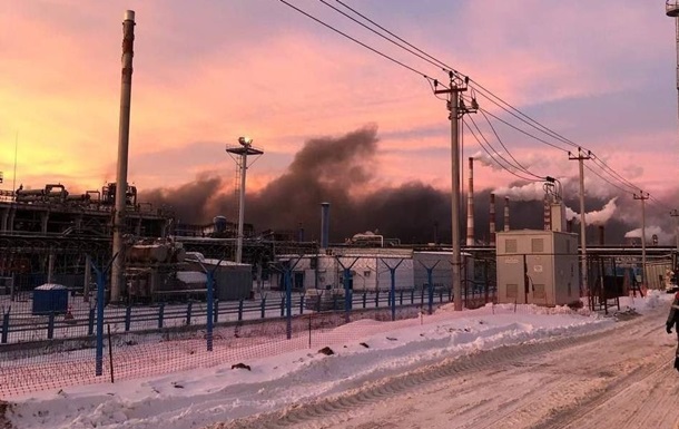 В РФ произошел масштабный пожар на складе с каучуком 