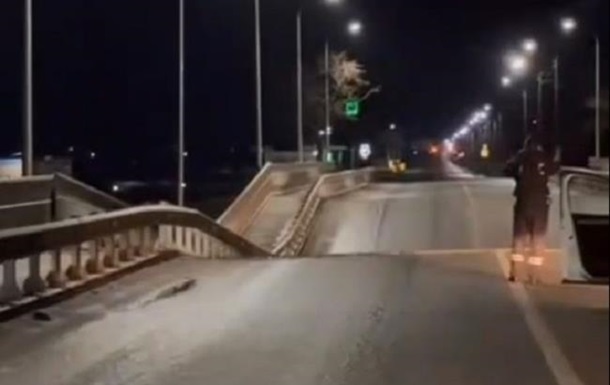 Оккупанты подтвердили удар по мосту под Мелитополем