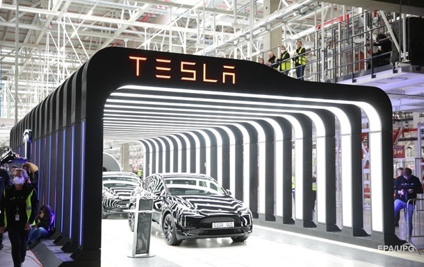 Акції Tesla подешевшали майже на 40% з кінця вересня