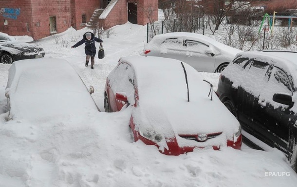 Сумщину засыпало снегом. Жителей предупредили об опасности на дорогах