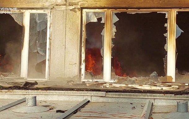 В Херсоне пол суток тушили пожар на складах
