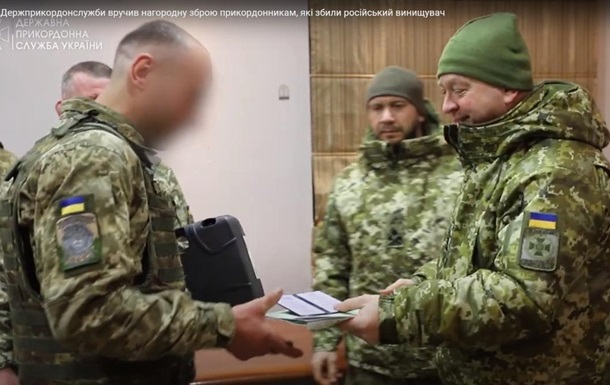 Прикордонники отримали нагородну зброю за знищення винищувача РФ
