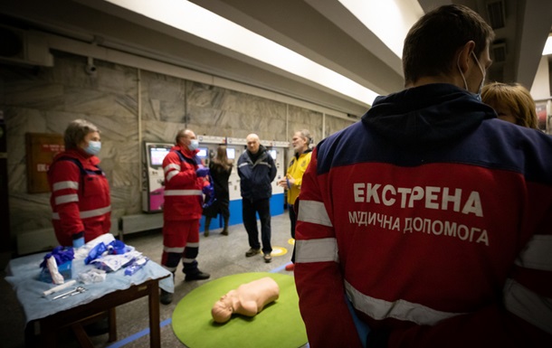 В метро Киева планируют бесплатные тренинги по первой помощи пострадавшим 