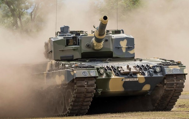 Німеччина поставила Словаччині і Чехії перші танки Leopard