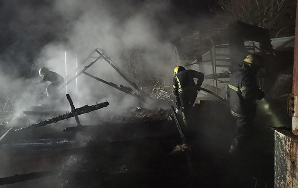 На Харківщині виникла сильна пожежа через обстріл