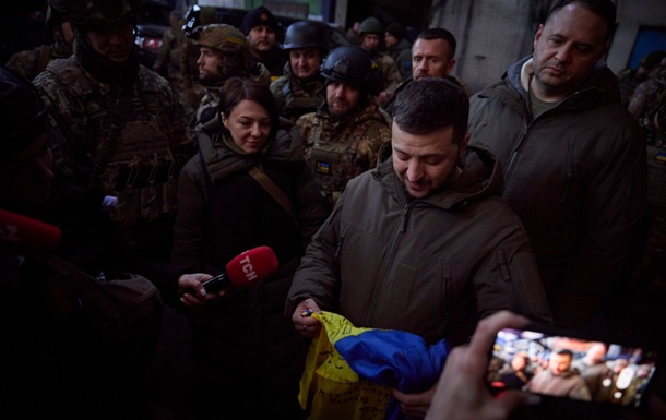 Захисники Бахмута попросили Зеленського передати прапор України у США
