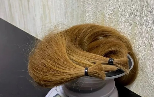 Дев ятирічна дівчинка відрізала півметра волосся, аби допомогти ЗСУ