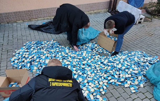 Полиция задержала наркоторговцев, переводивших прибыль в РФ