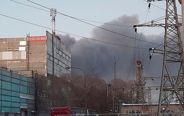 У Новосибірську прогриміли вибухи: спалахнули склади