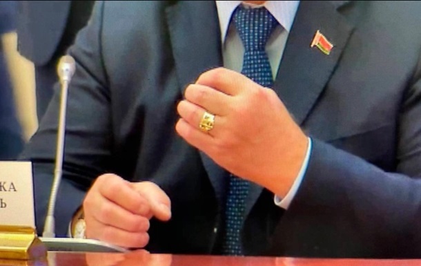 Путин вручил кольца главам восьми стран СНГ