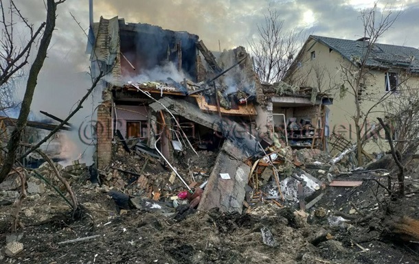 Появились фото последствий удара по Киеву 