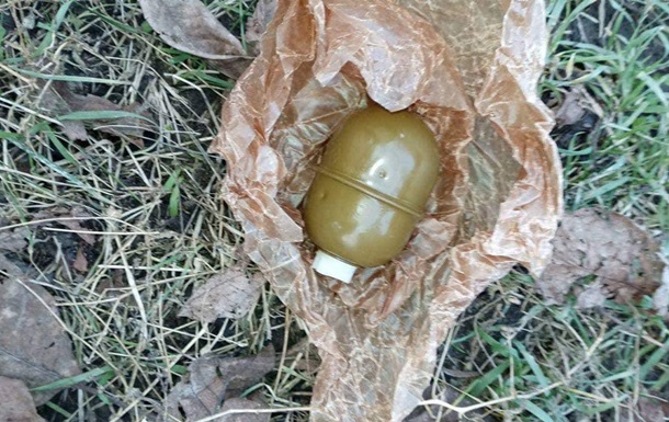 У Дніпрі знайшли мішок гранат та мін у сміттєвому баку