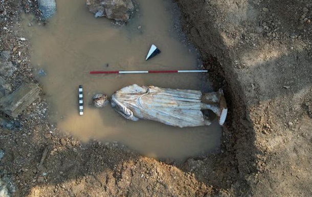 У Туреччині археологи виявили кам яні голови античних богів