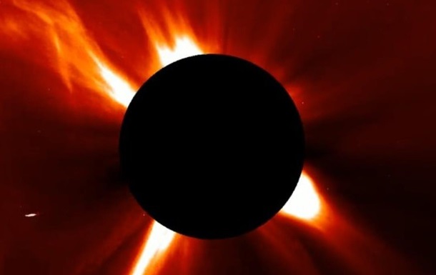 У Землю вріжеться величезний потік сонячної плазми – вчені
