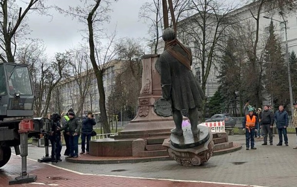 У Дніпрі демонтували пам ятник Ломоносову
