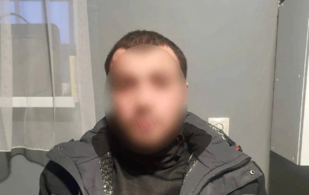 В Закарпатской области мужчина ограбил группу колядников