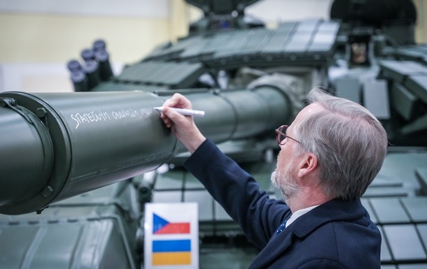 Чехія готується передати Україні партію танків, один із них – з автографом