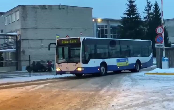 Рига отправила в Киев десять городских автобусов