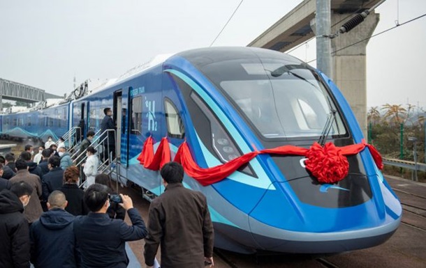 Китай запустив перший у світі поїзд на  водневій енергії 	