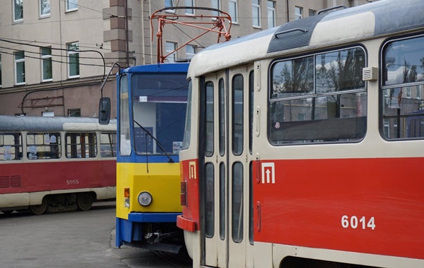 В Киеве возобновили работу два маршрута скоростного трамвая