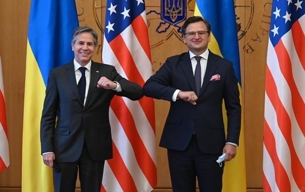 Кулеба та Блінкен обговорили подальшу допомогу Україні