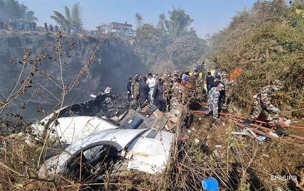 У Непалі розбився літак, понад 70 жертв