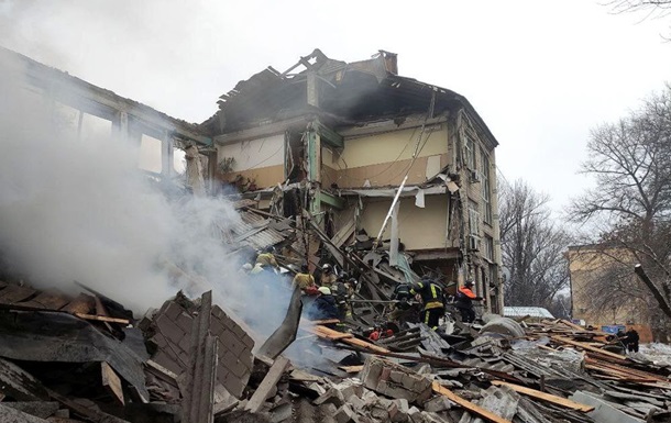 У Донецьку прогриміли потужні вибухи, в мережі показали наслідки