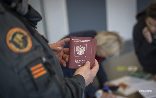 Росіянам перестали видавати шенгенські візи на термін понад рік