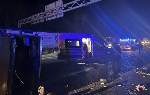 Major road accident in Lviv region: more than 30 injured