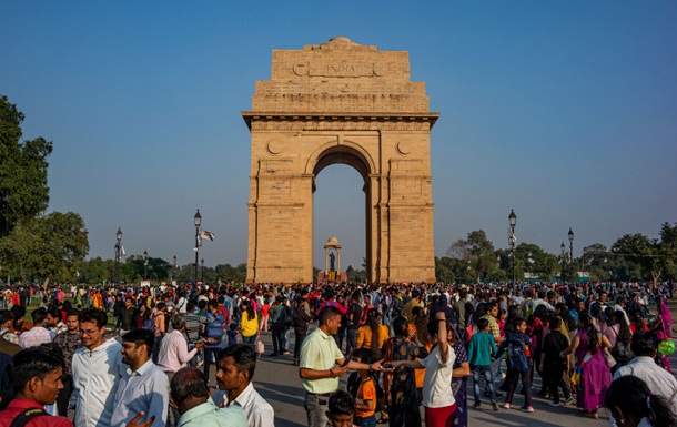Индия обошла Китай по численности населения - эксперты