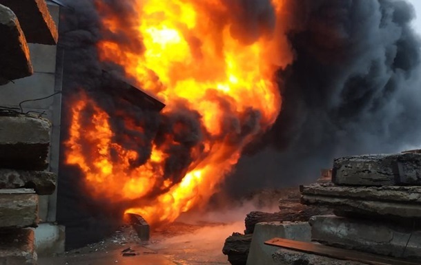 РФ ударила по Херсону: разрушены жилые дома, произошел пожар