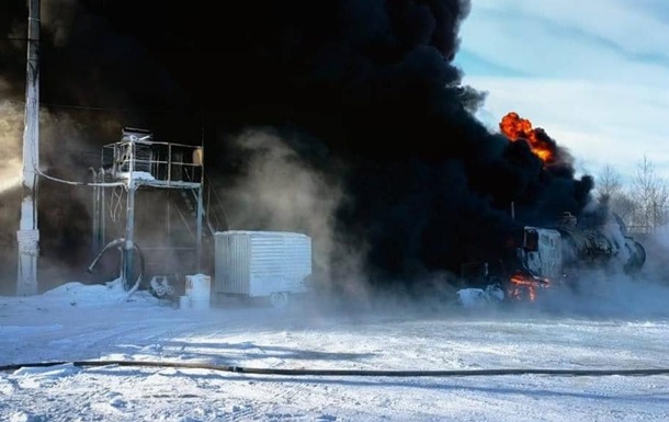 В РФ произошел масштабный пожар на нефтебазе