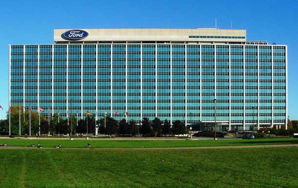 Ford анонсував повну відмову від бензинових та дизельних авто