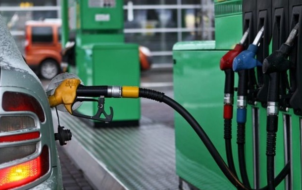 В Україні падають ціни на паливо: коли чекати подорожчання