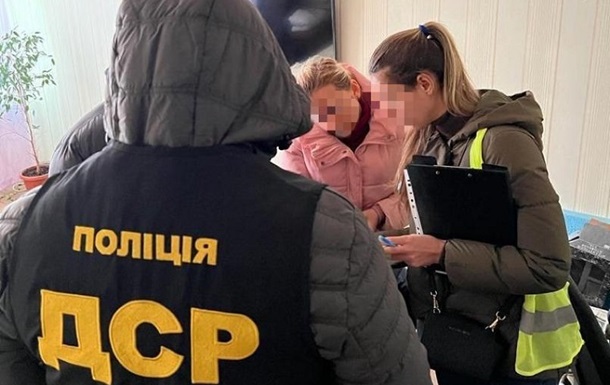 Киянин із сестрою допомагали ухильникам виїхати з України